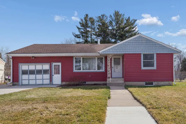 $300,000 | 1115 Sunnyside Drive, Farmington, MN 55024