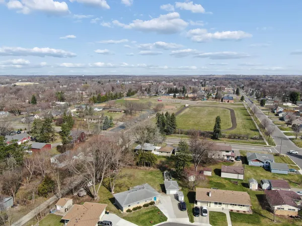 $300,000 | 1115 Sunnyside Drive, Farmington, MN 55024