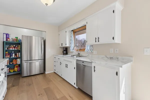 $300,000 | 1115 Sunnyside Drive, Farmington, MN 55024