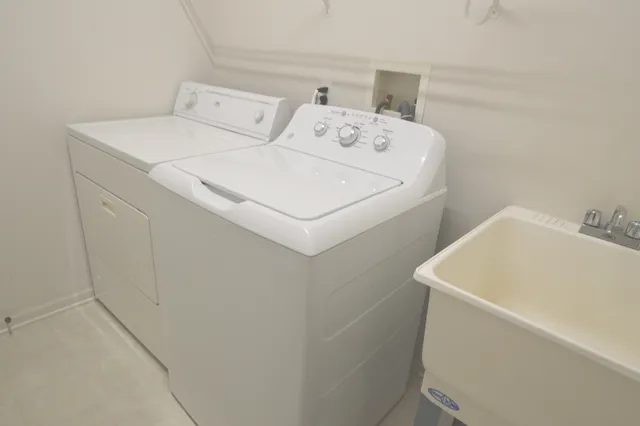 $339,900 | 733 Mecosta Lane, Romeoville, IL 60446