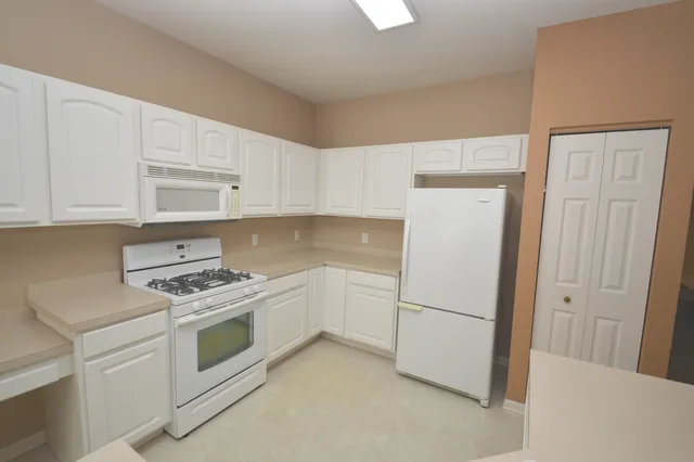 $339,900 | 733 Mecosta Lane, Romeoville, IL 60446