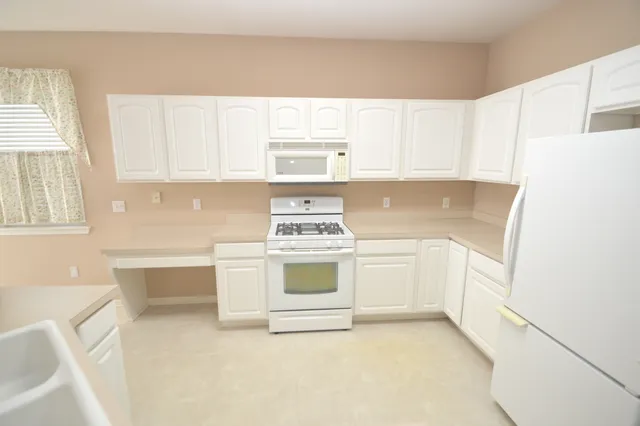 $339,900 | 733 Mecosta Lane, Romeoville, IL 60446