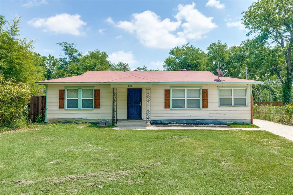 4022 Baker Avenue Dallas, TX 75212 - Photo 2 of 18 a front view of a house with a garden