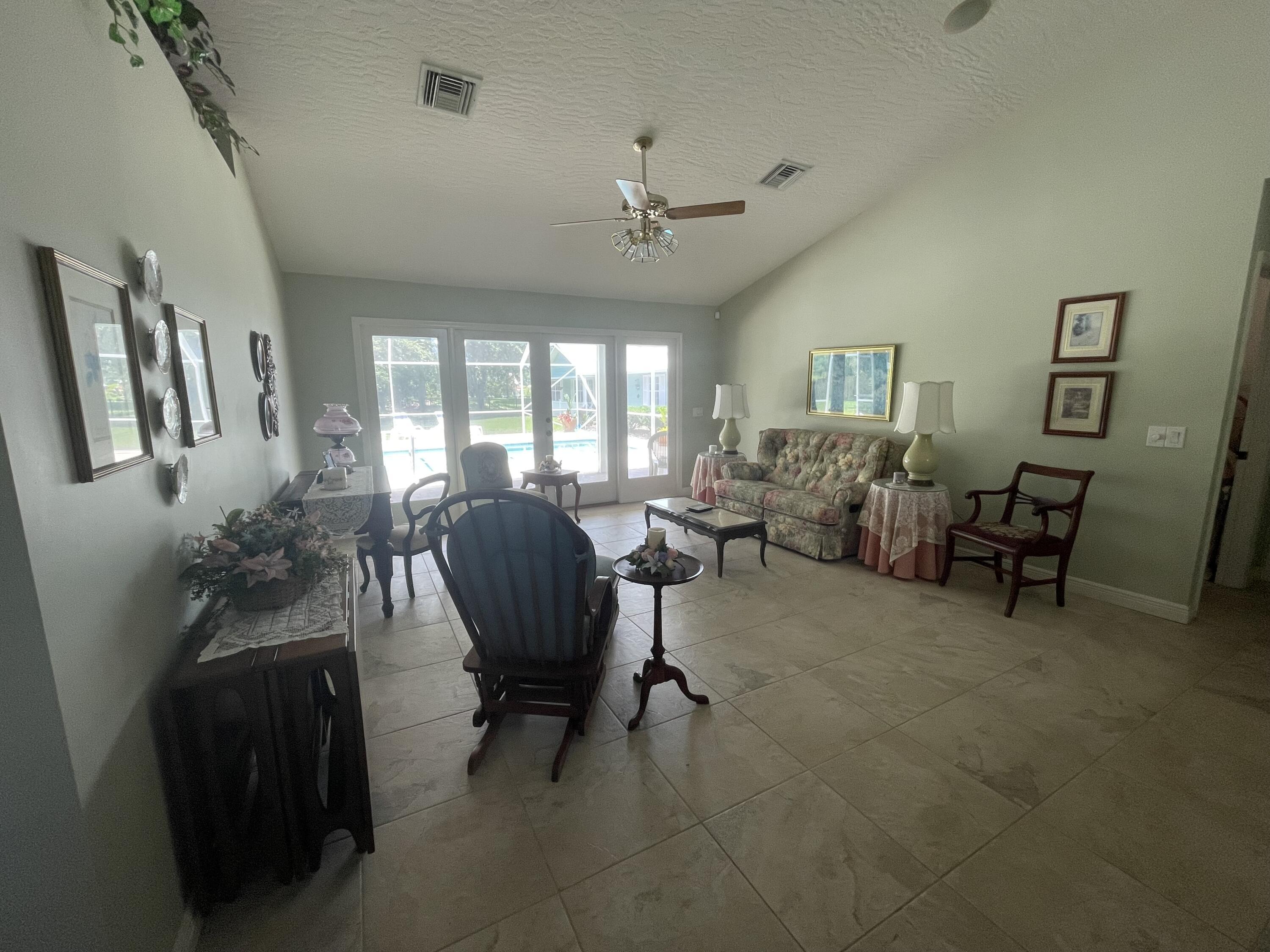 717 West Fischer Circle Sebastian, FL 32958 - Photo 6 of 12 Living Room