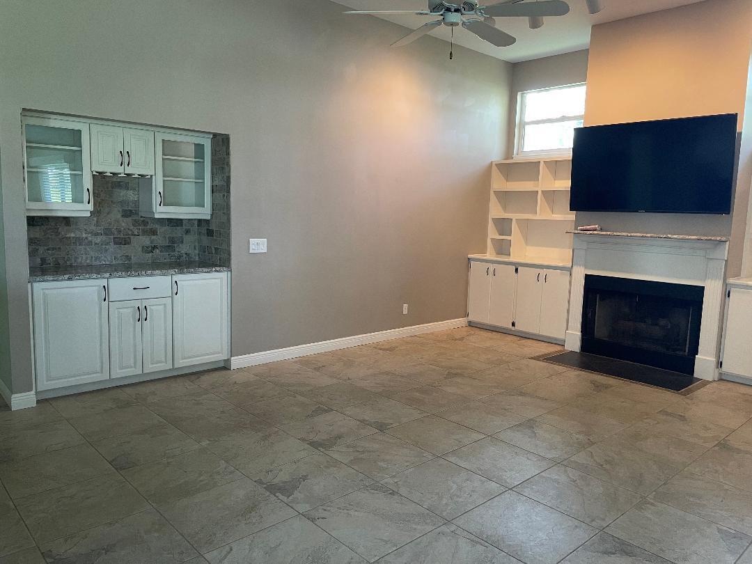 717 West Fischer Circle Sebastian, FL 32958 - Photo 8 of 12 Main House Den Built in Bar