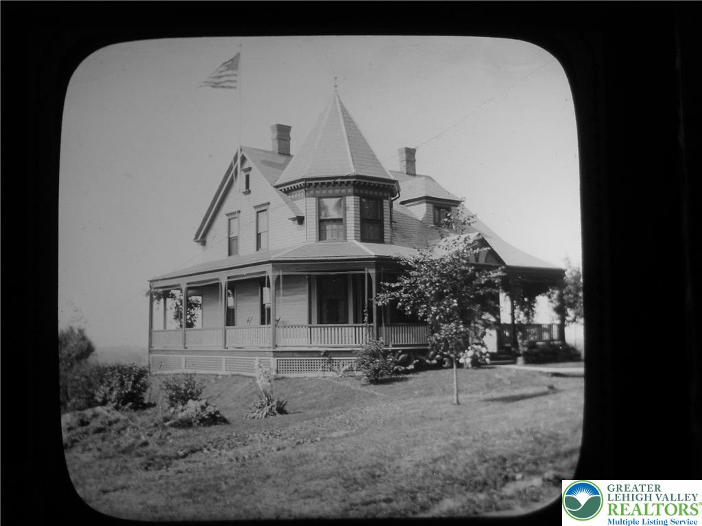 325 West Center Street Nazareth, PA 18064 - Photo 39 of 44