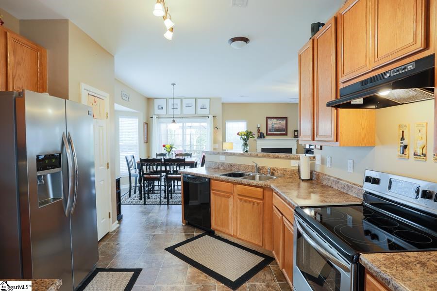108 Ridgeleigh Way Simpsonville, SC 29681 - Photo 4 of 24 Gallery Image 4