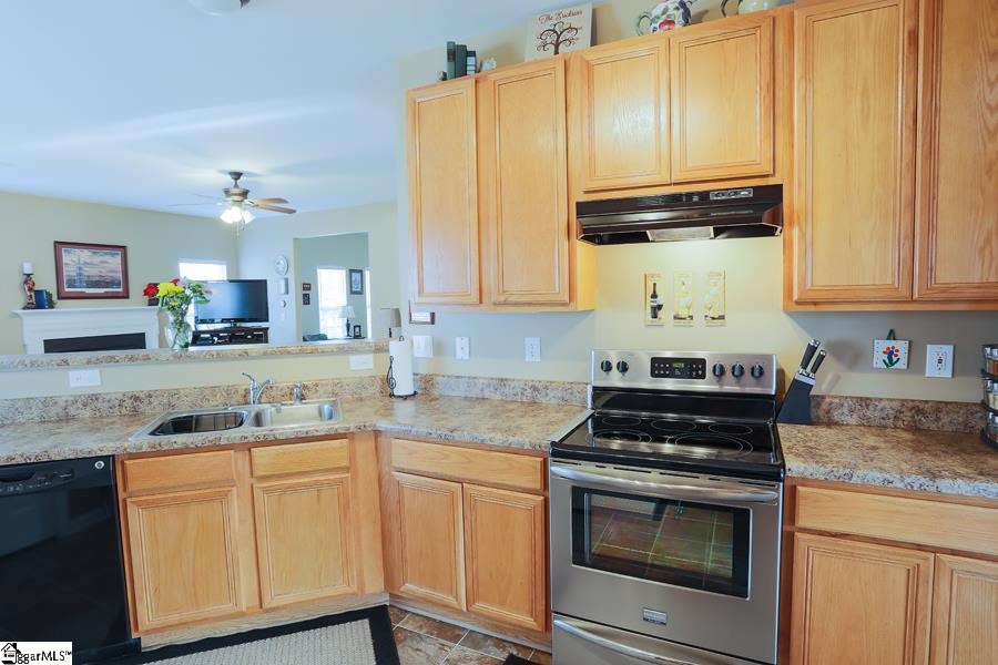 108 Ridgeleigh Way Simpsonville, SC 29681 - Photo 5 of 24 Gallery Image 5