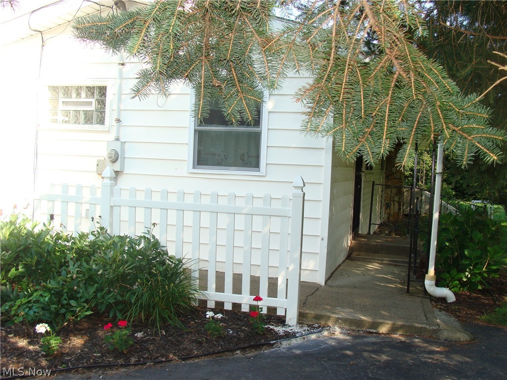 31990 Tower Road Salem, OH 44460 - Photo 2 of 24 side of home