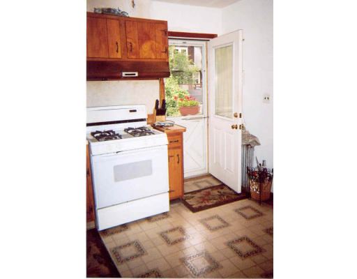77 Sharon Road Quincy, MA 02171 - Photo 3 of 12 Gallery Image 3