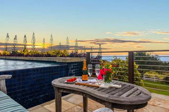 a view of a terrace with sitting area