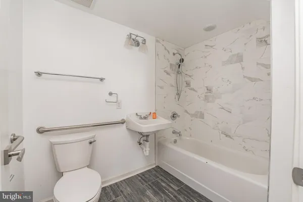 $2,375 | 6649 Ridge Avenue, Unit A210, Philadelphia, PA 19128