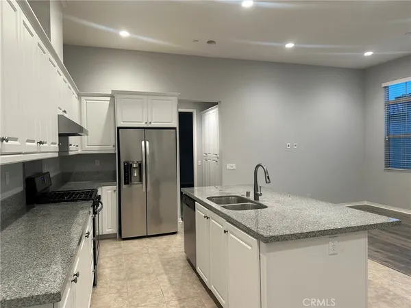 $4,580 | 88 Parkwood, Irvine, CA 92620