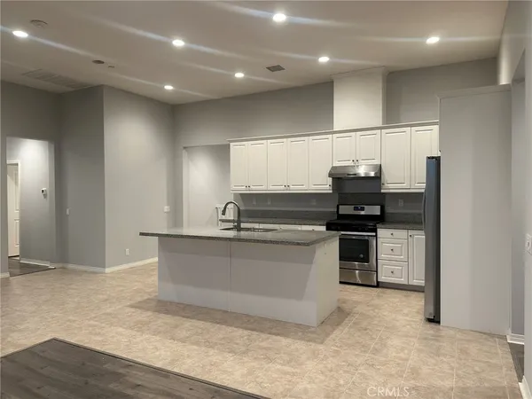 $4,580 | 88 Parkwood, Irvine, CA 92620