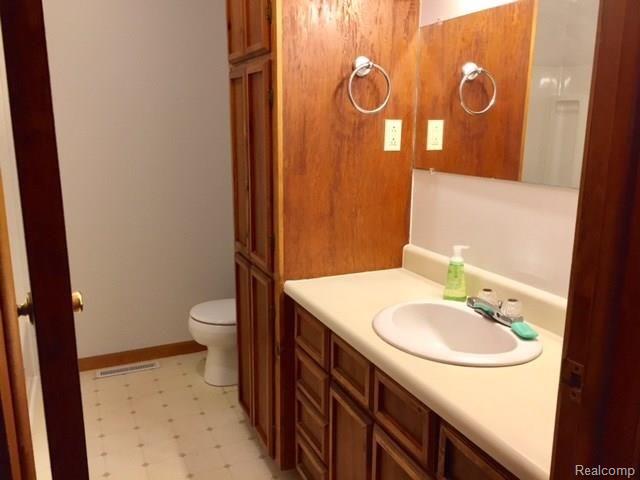 5187 Coldwater Road Lapeer, MI 48446 - Photo 12 of 28 9.jpg