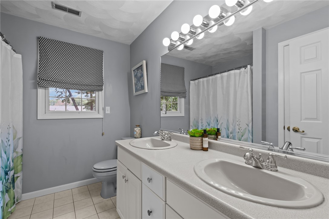 194 Council Rock Road Cranston, RI 02921 - Photo 33 of 46