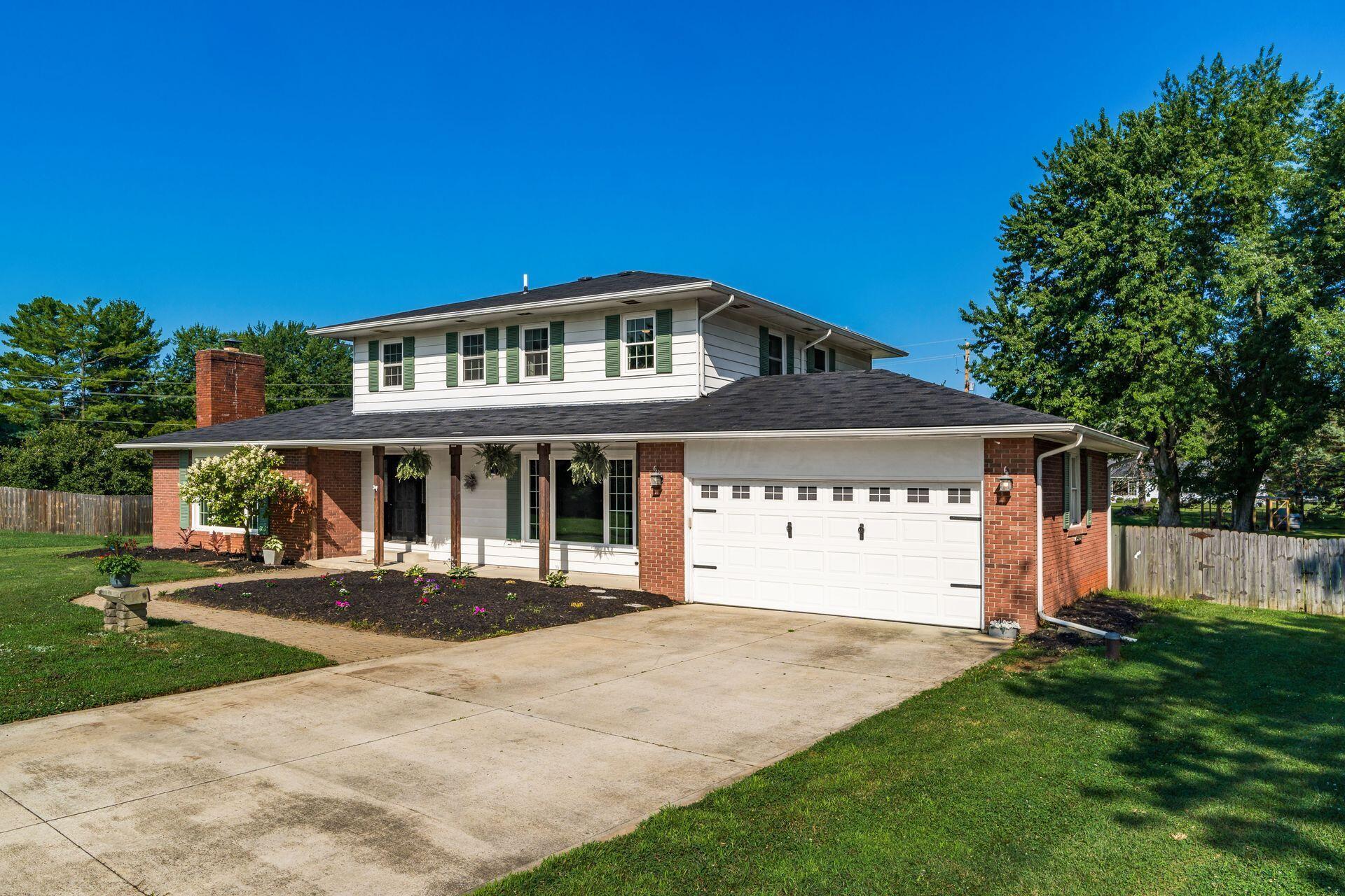 562 Mapleview Lane Circleville, OH 43113 - Photo 2 of 31 002_ 562 Mapleview Ln - 002-2