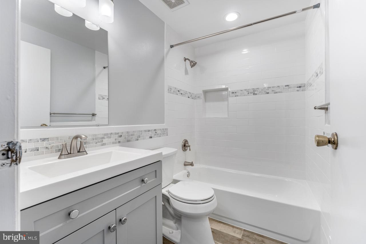 11562 Ivy Bush Court Reston, VA 20191 - Photo 14 of 23