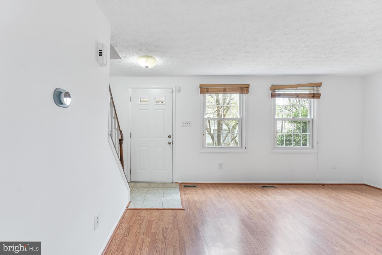 11562 Ivy Bush Court Reston, VA 20191 - Photo 2 of 23