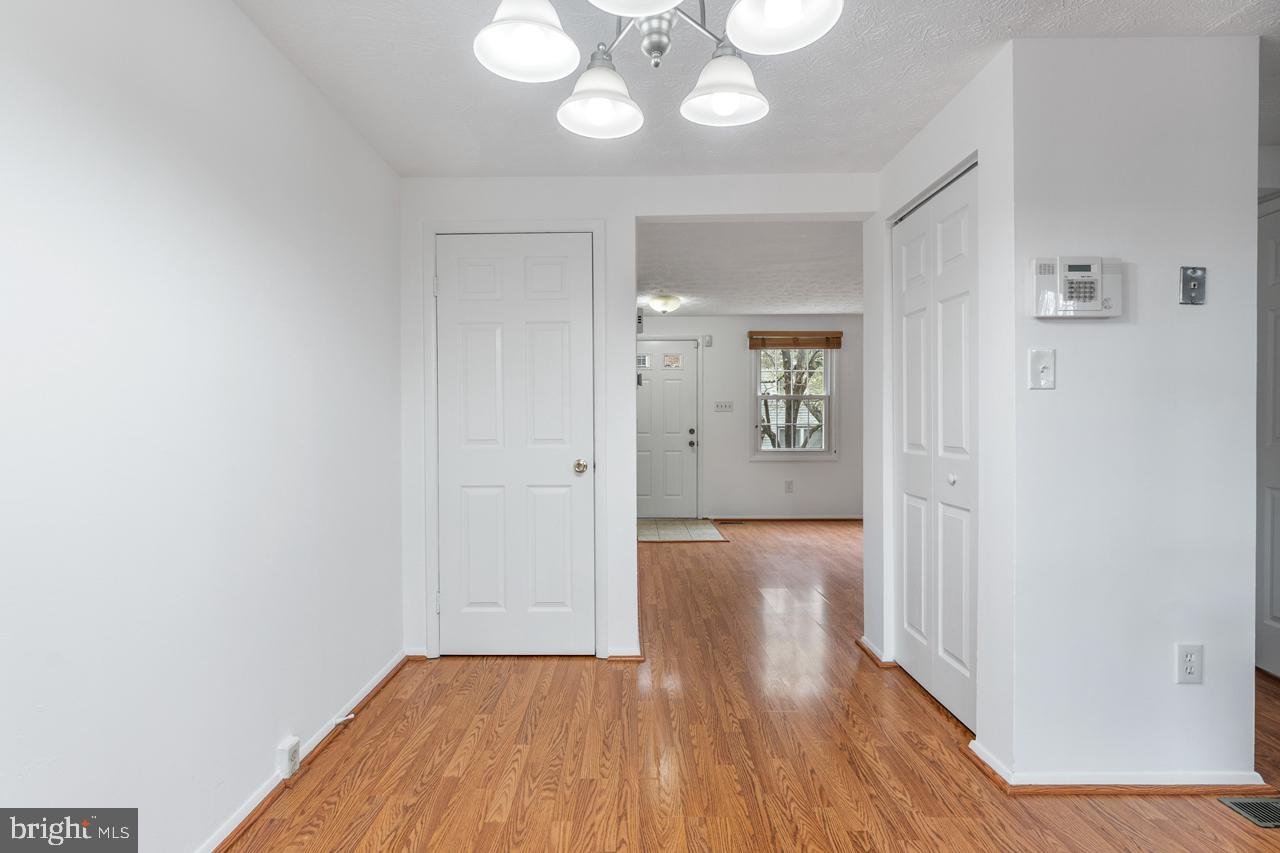 11562 Ivy Bush Court Reston, VA 20191 - Photo 6 of 23