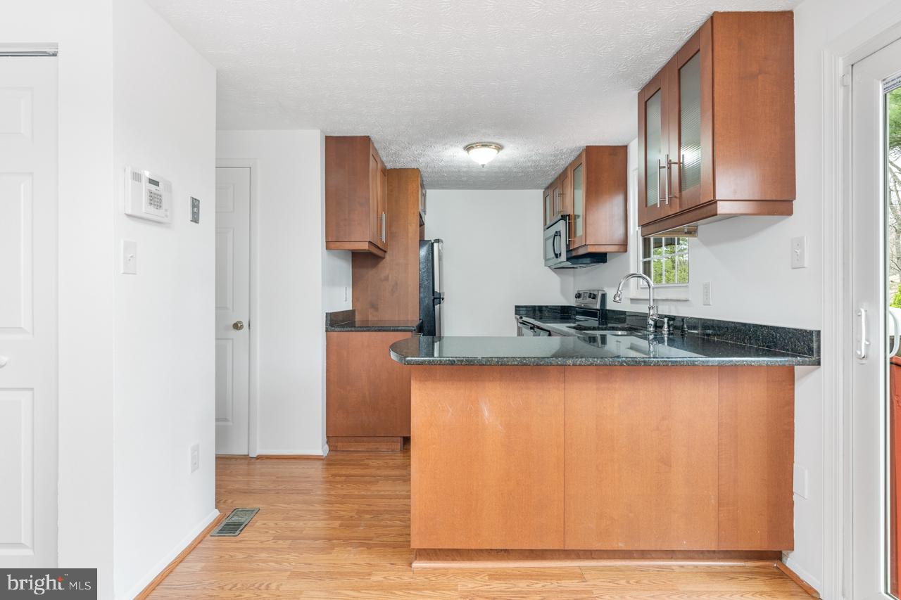11562 Ivy Bush Court Reston, VA 20191 - Photo 7 of 23