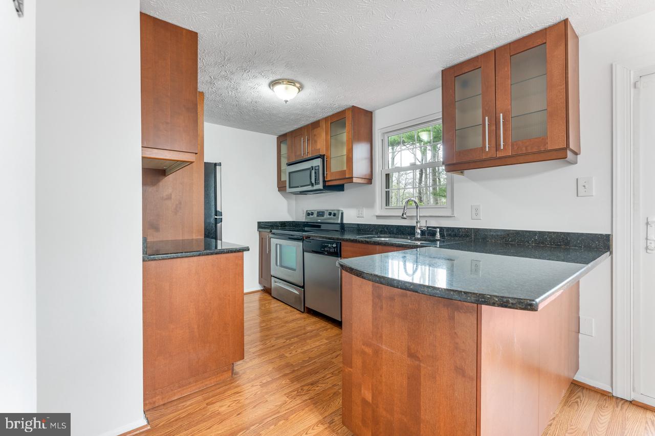 11562 Ivy Bush Court Reston, VA 20191 - Photo 8 of 23