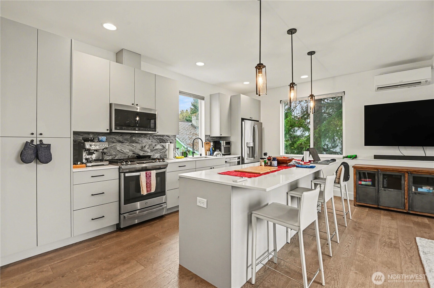 933 North 91st Street, Unit B Seattle, WA 98103 - Photo 13 of 26