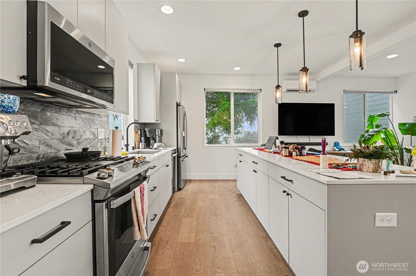 933 North 91st Street, Unit B Seattle, WA 98103 - Photo 14 of 26