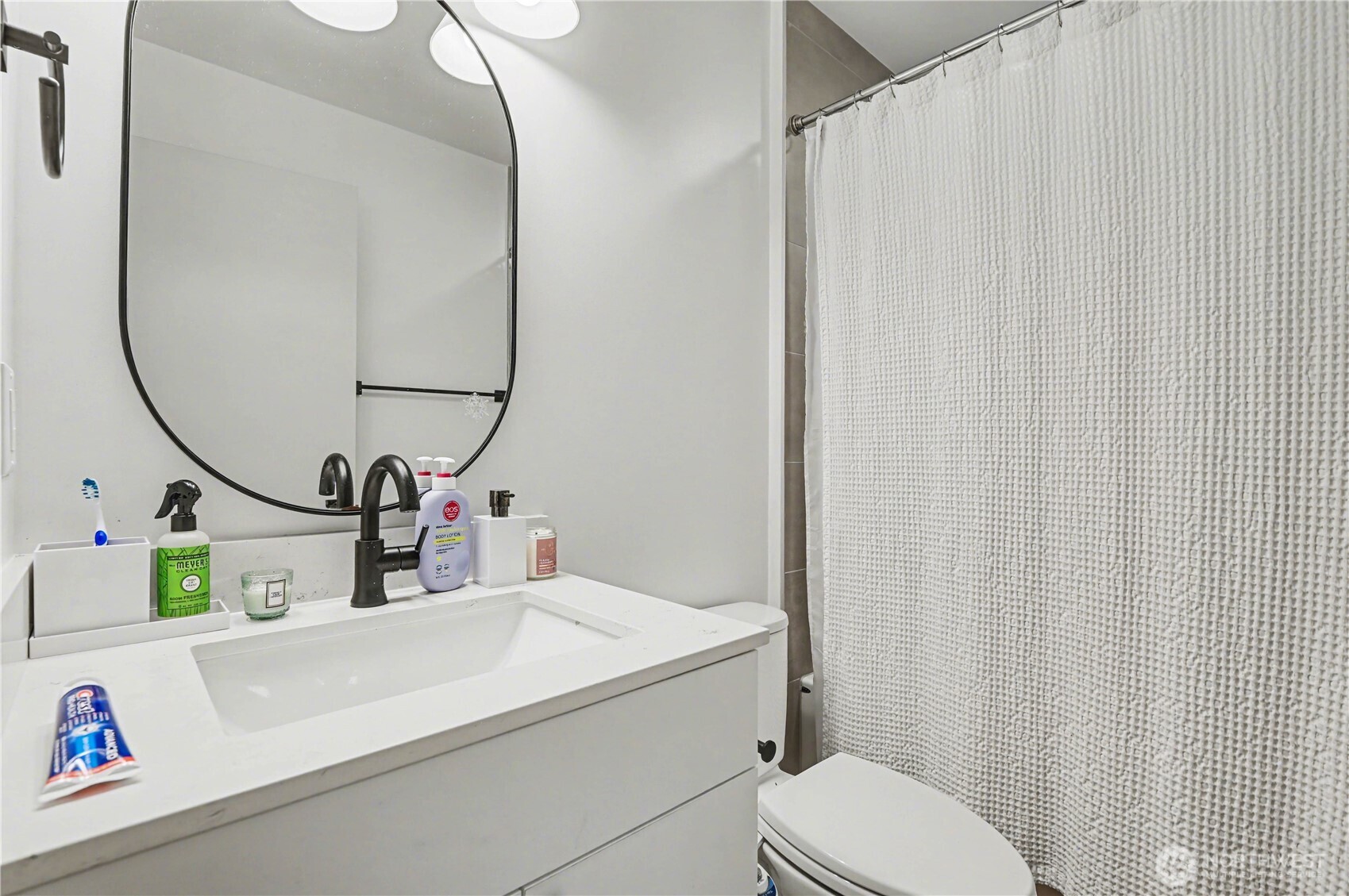 933 North 91st Street, Unit B Seattle, WA 98103 - Photo 15 of 26