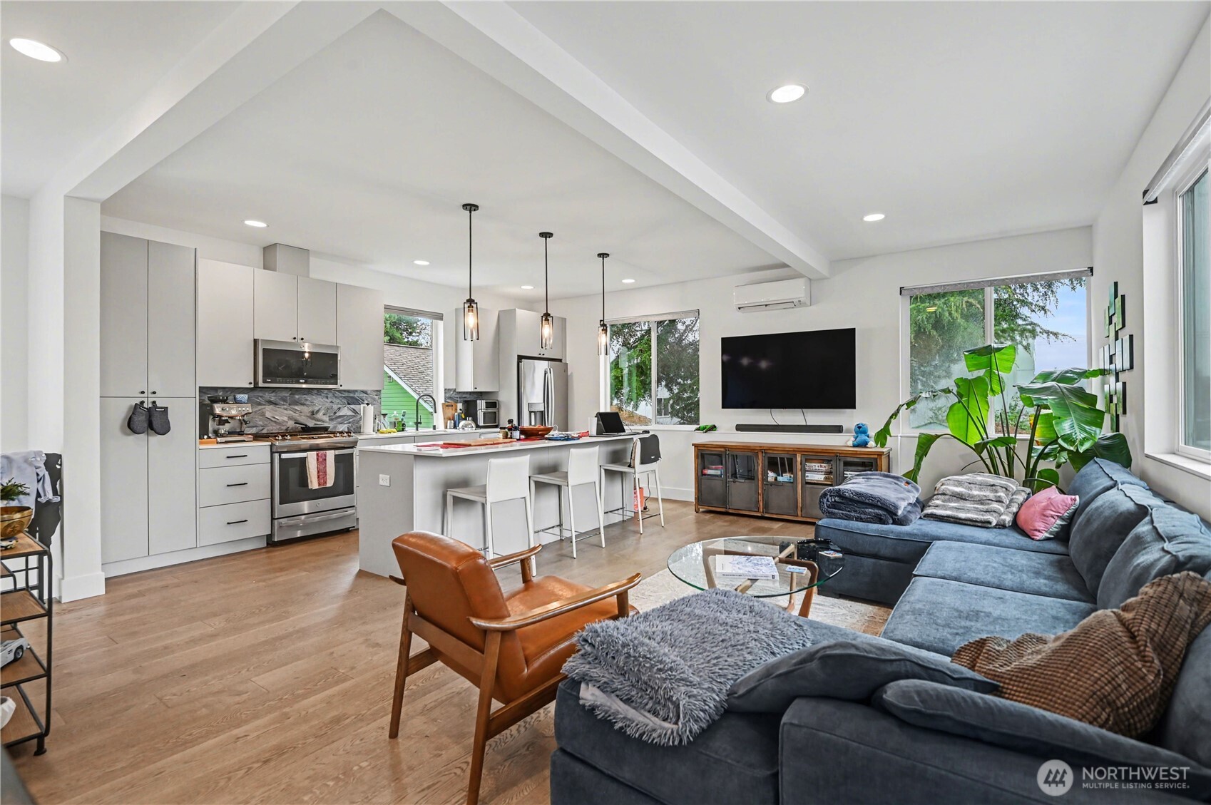 933 North 91st Street, Unit B Seattle, WA 98103 - Photo 5 of 26