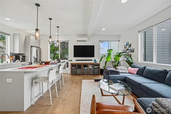 $3,950 | 933 North 91st Street, Unit B, Seattle, WA 98103