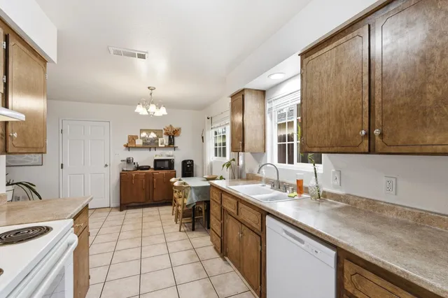 $899,000 | 10 West 9th Street, Clovis, CA 93612