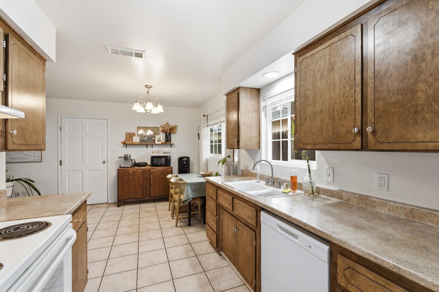 10 West 9th Street Clovis, CA 93612 - Photo 13 of 61