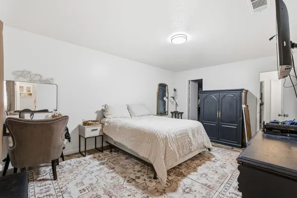 $910,655 | 10 West 9th Street, Clovis, CA 93612