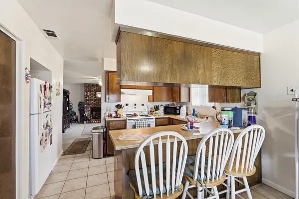 $910,655 | 10 West 9th Street, Clovis, CA 93612