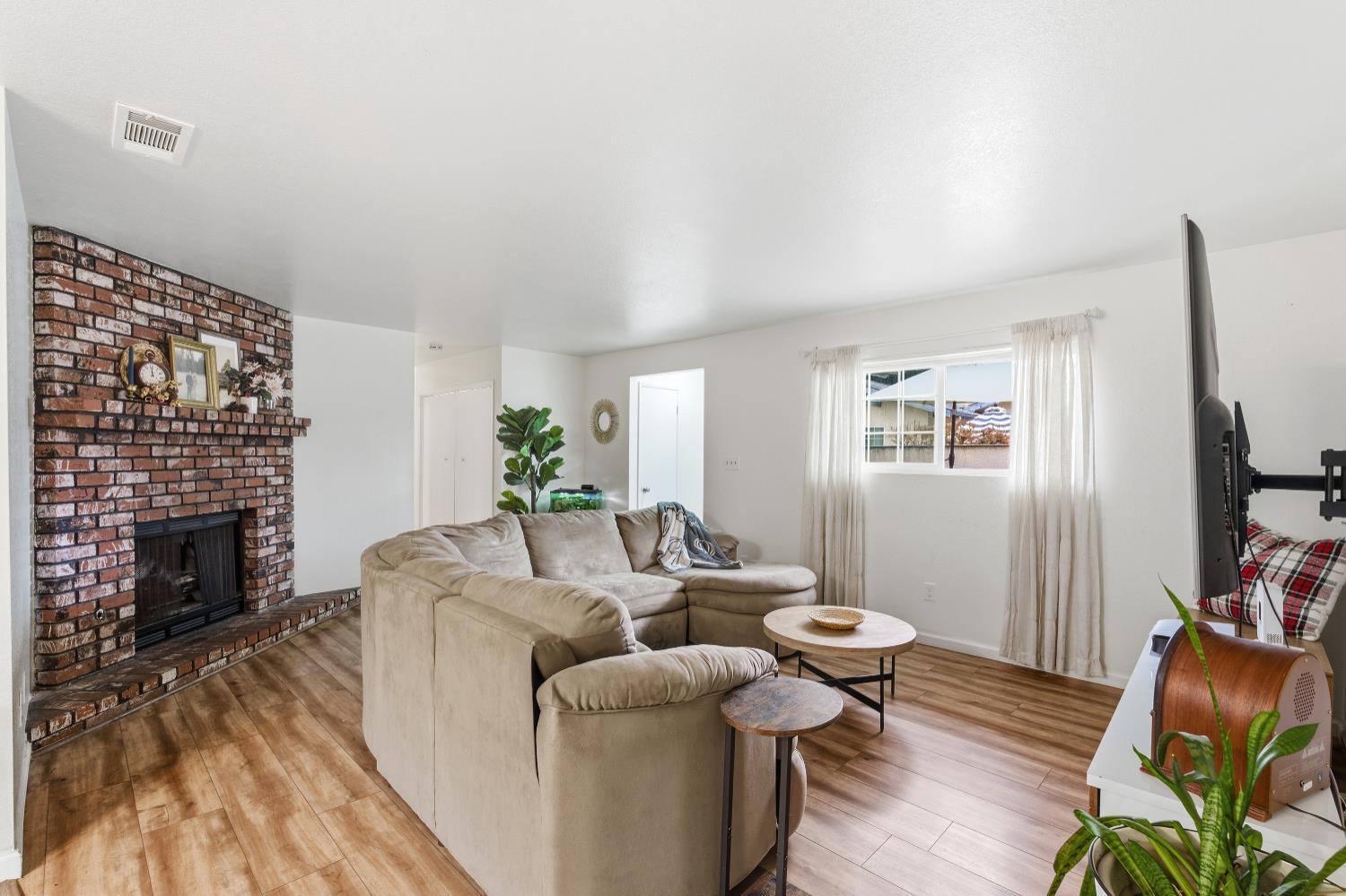 10 West 9th Street Clovis, CA 93612 - Photo 7 of 61