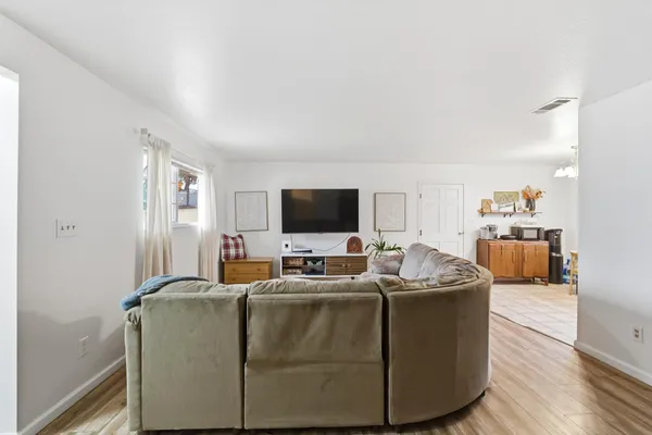 $910,655 | 10 West 9th Street, Clovis, CA 93612