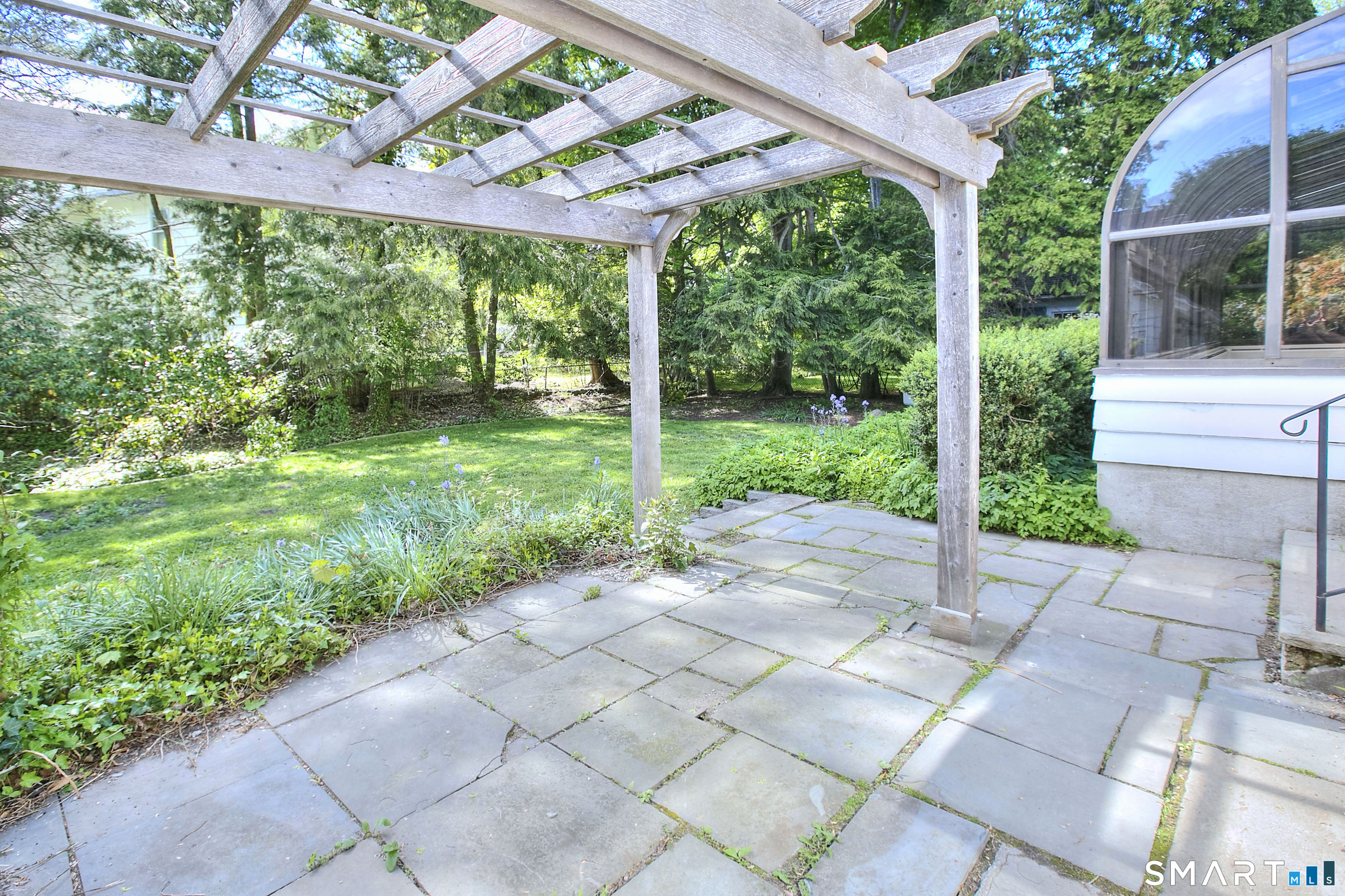 533 North Benson Road Fairfield, CT 06824 - Photo 8 of 40