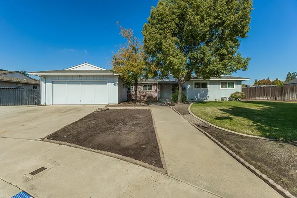 $505,000 | 1895 Dennis Avenue, Clovis, CA 93611