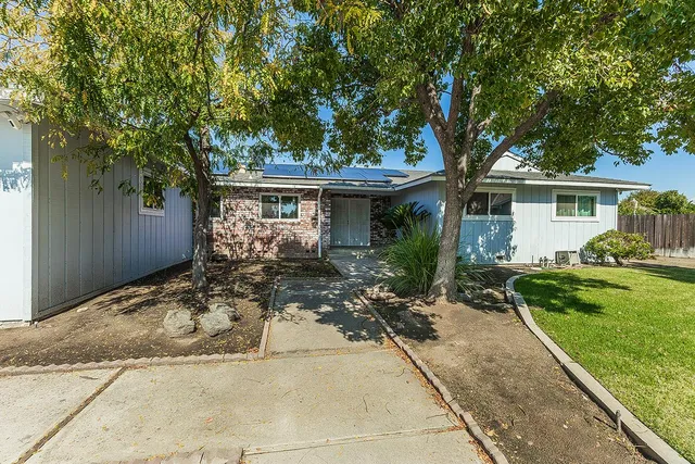 $490,000 | 1895 Dennis Avenue, Clovis, CA 93611