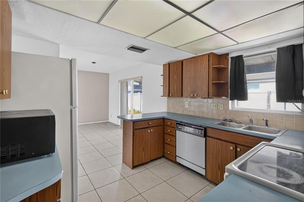 1901 57th Street North St. Petersburg, FL 33710 - Photo 12 of 34 Gallery Image 12