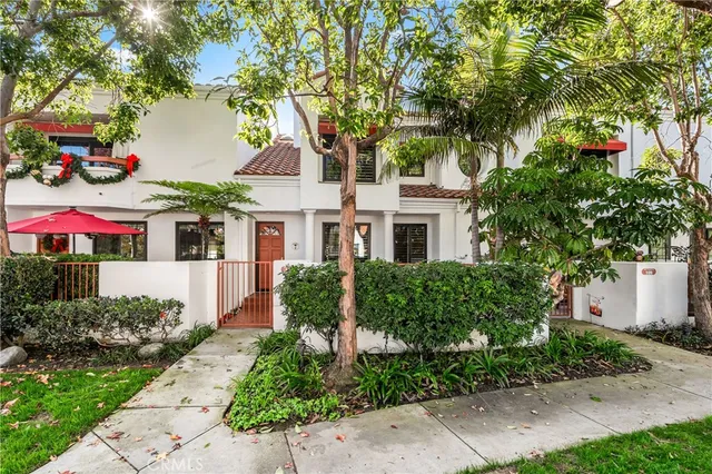 a front view of house with yard