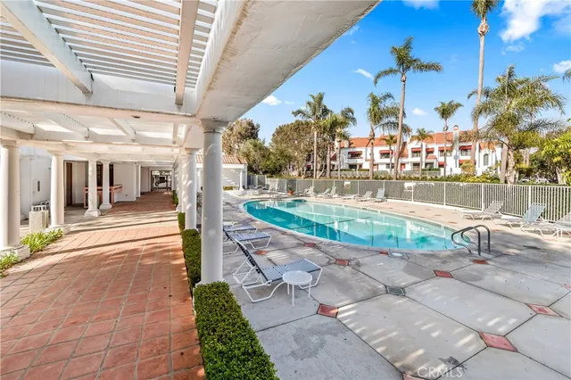$1,050,000 | 19481 Pompano Lane, Unit 110, Huntington Beach, CA 92648