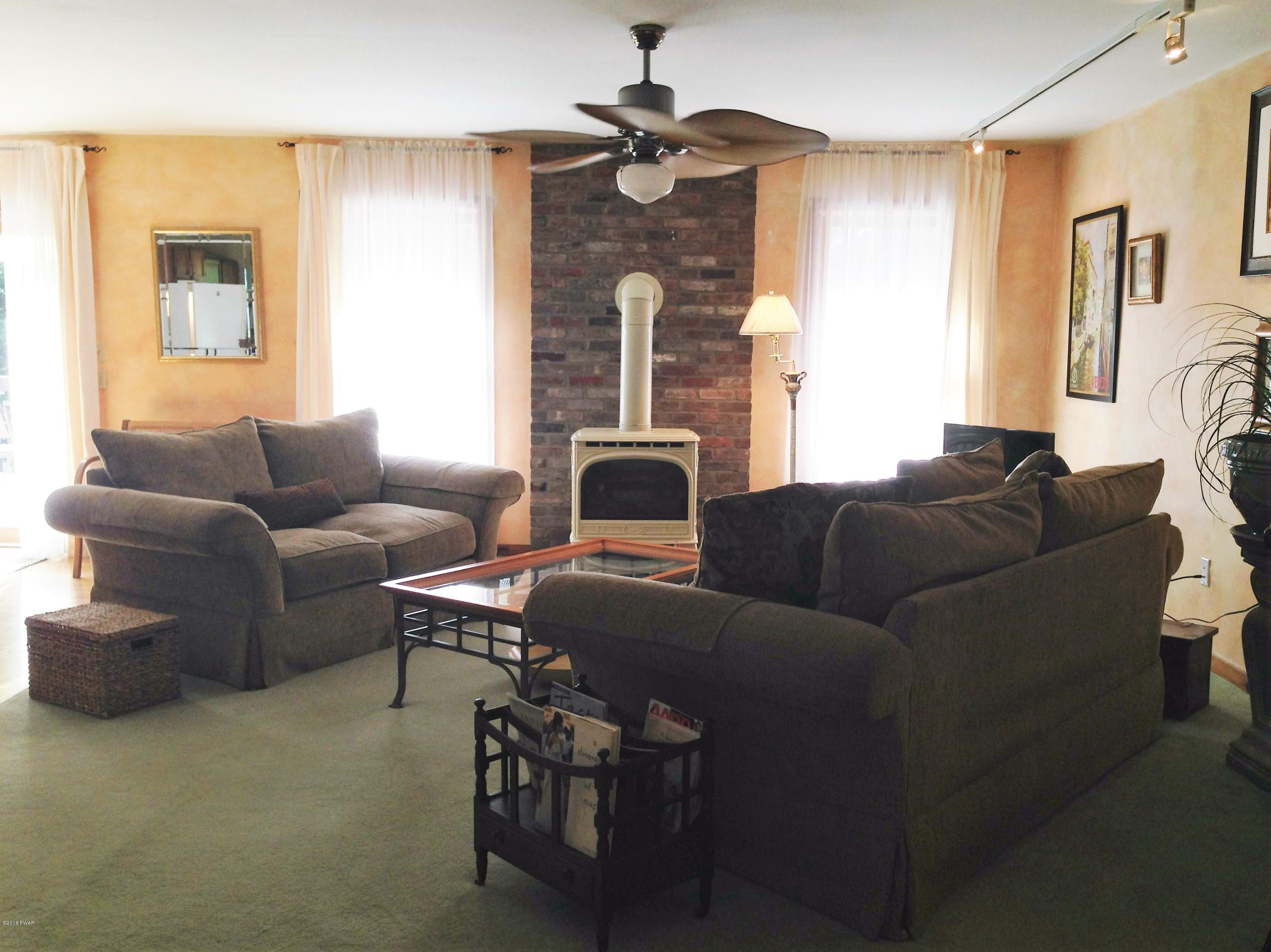186 Pedersen Ridge Road Milford, PA 18337 - Photo 9 of 41 Large living room