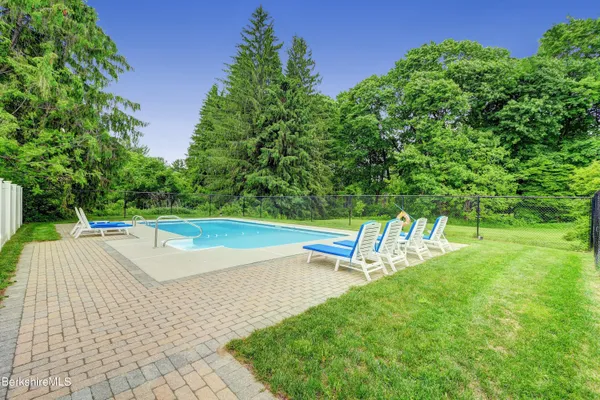 $1,695,000 | 1 Devon Road, Stockbridge, MA 01262