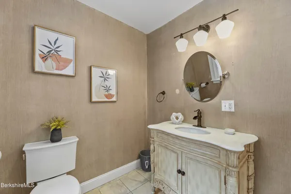 $1,695,000 | 1 Devon Road, Stockbridge, MA 01262