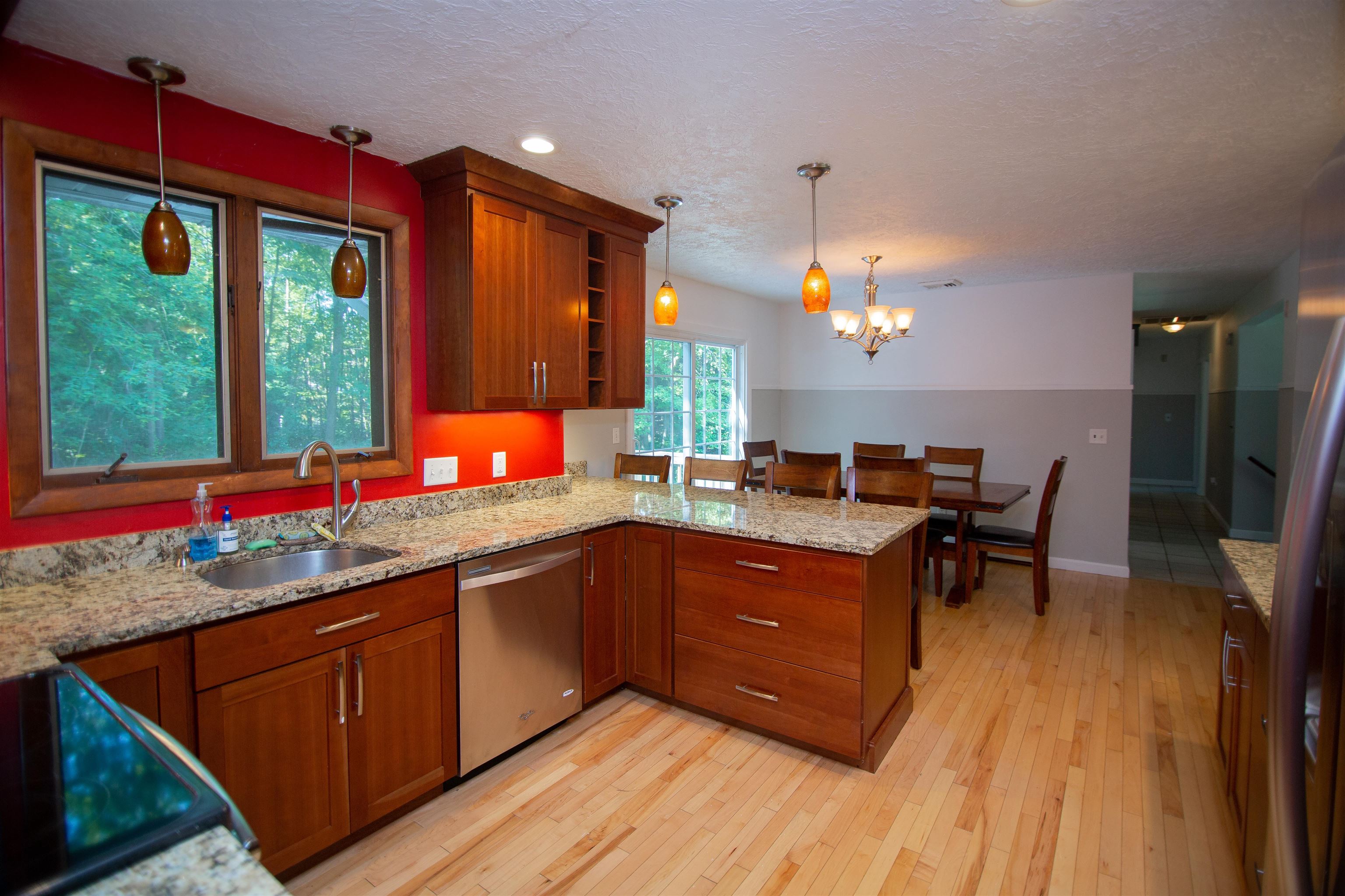13 Emerson Road Nashua, NH 03062 - Photo 4 of 24