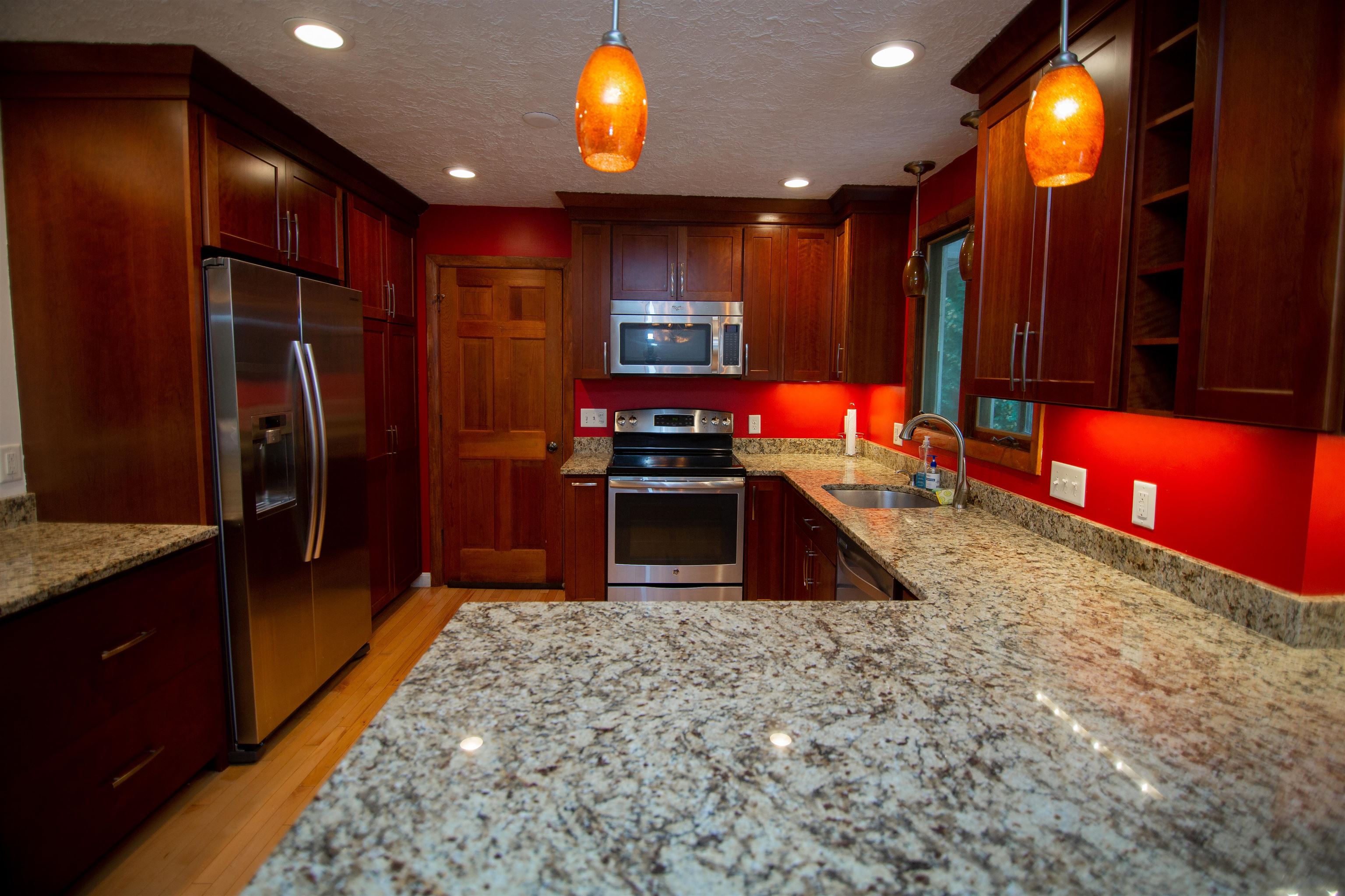 13 Emerson Road Nashua, NH 03062 - Photo 7 of 24