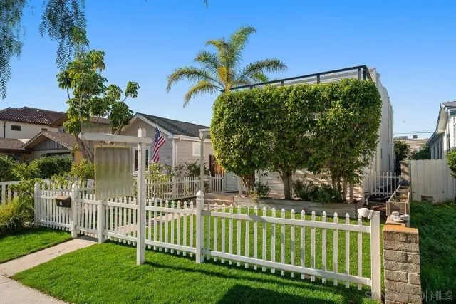 $2,795,000 | 812 H Avenue, Coronado, CA 92118
