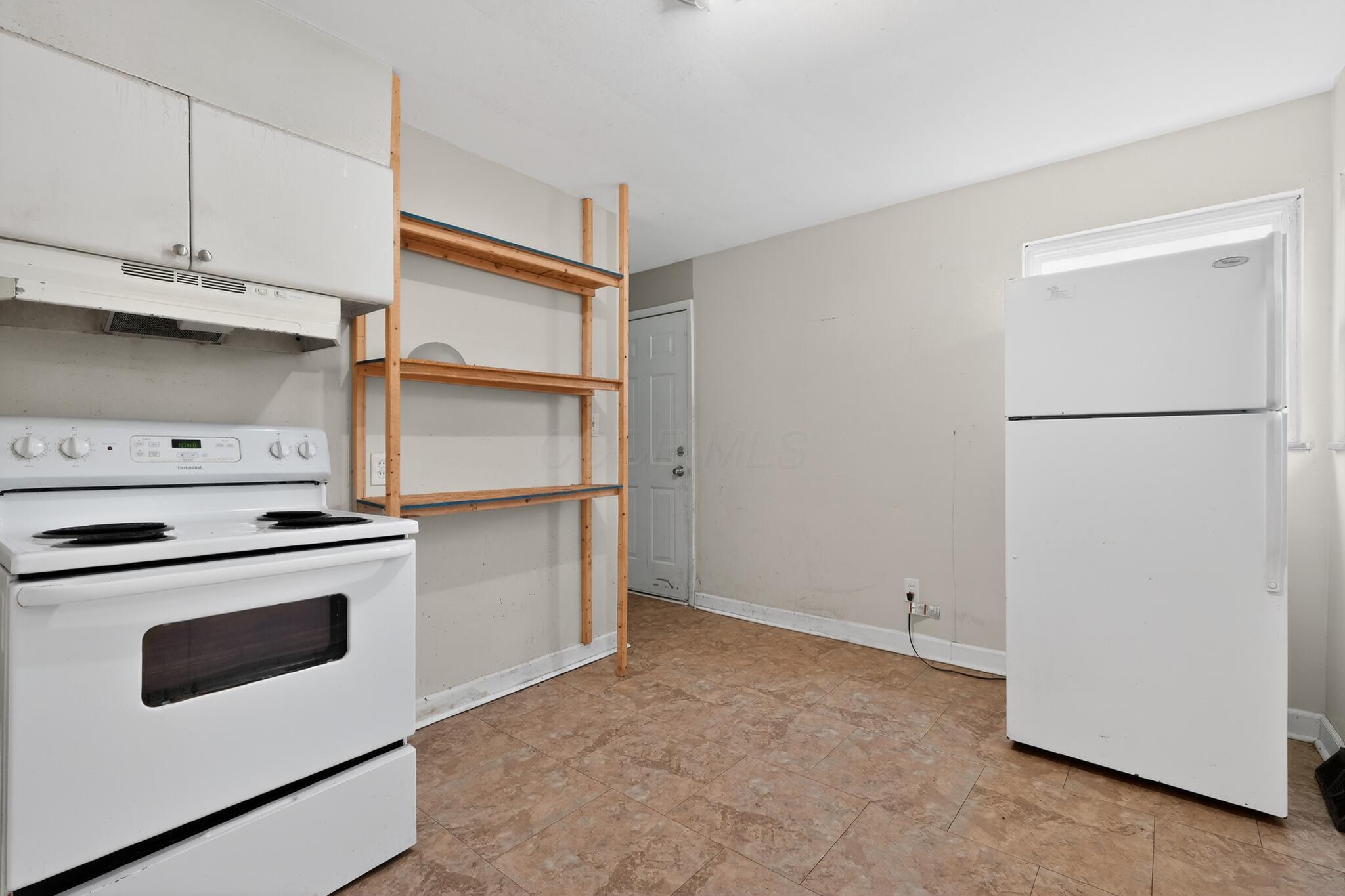 806 South Hampton Road Columbus, OH 43227 - Photo 14 of 30 14_806_S_Hampton_Rd-Kitchen-n-10